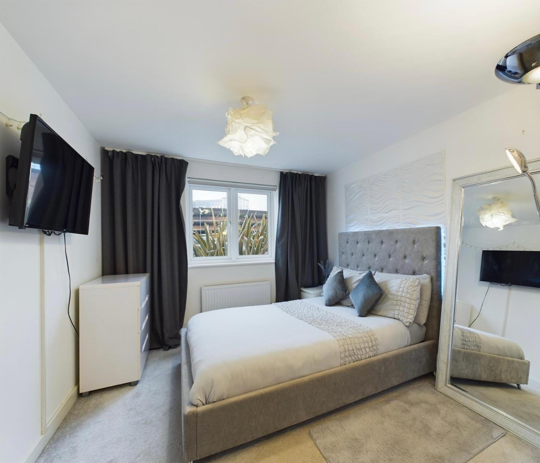 Modern 2 Bed City Apartment With Private Parking Swansea Dış mekan fotoğraf